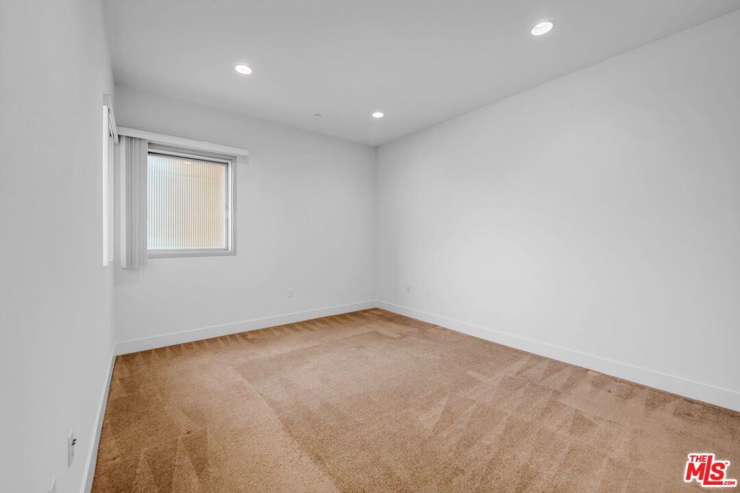 4211 REDWOOD AVE Unit: 304