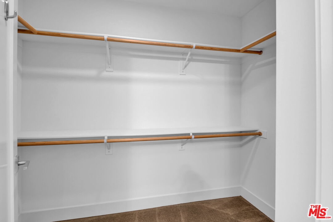 4211 REDWOOD AVE Unit: 304