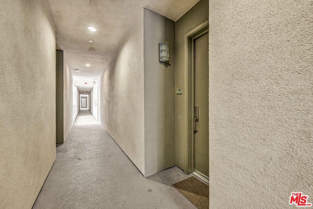 4211 REDWOOD AVE Unit: 304