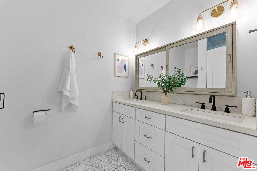 1741 S Spaulding Ave