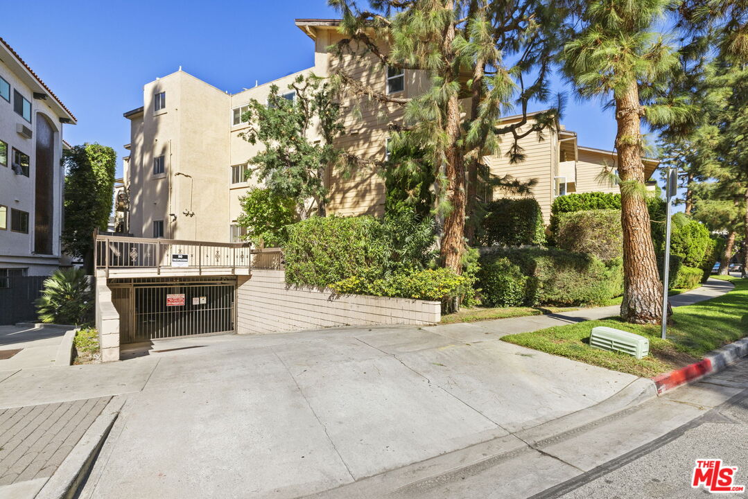 6151 Canterbury Dr Unit: 104