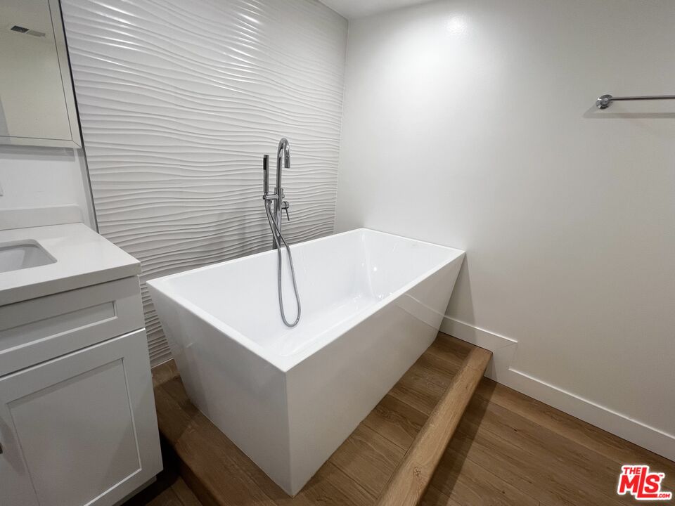 10390 WILSHIRE BLVD Unit: 910