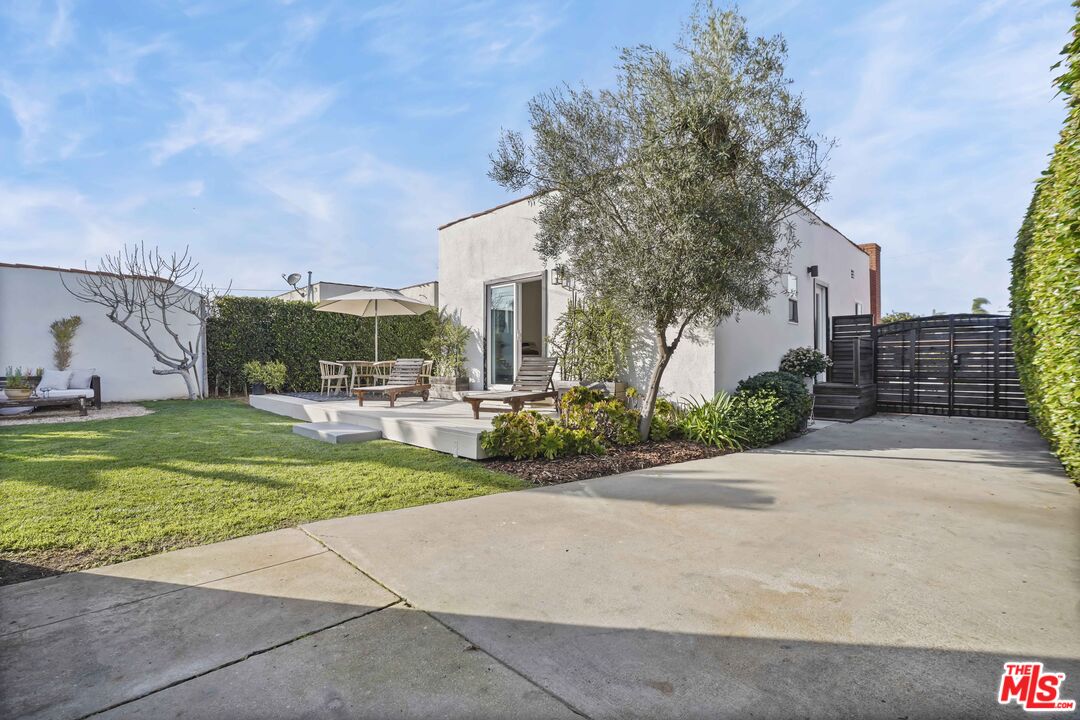 2910 W 78th Pl