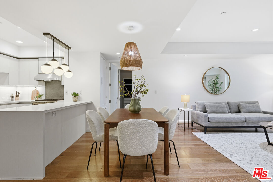 441 S Barrington Ave Unit: 105