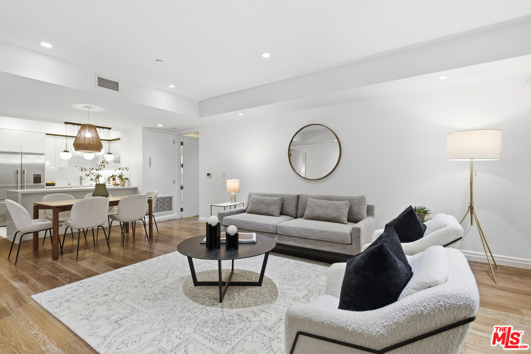 441 S Barrington Ave Unit: 105