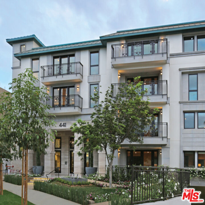 441 S Barrington Ave Unit: 105