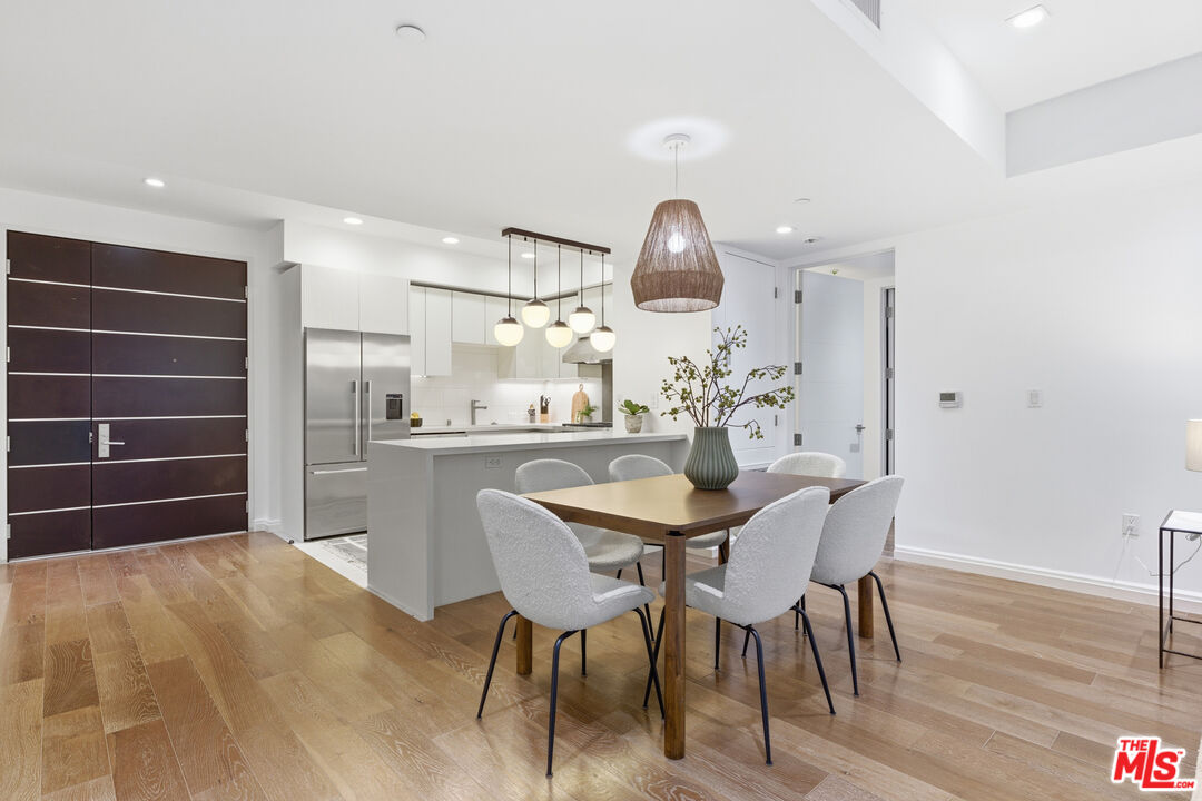441 S Barrington Ave Unit: 105