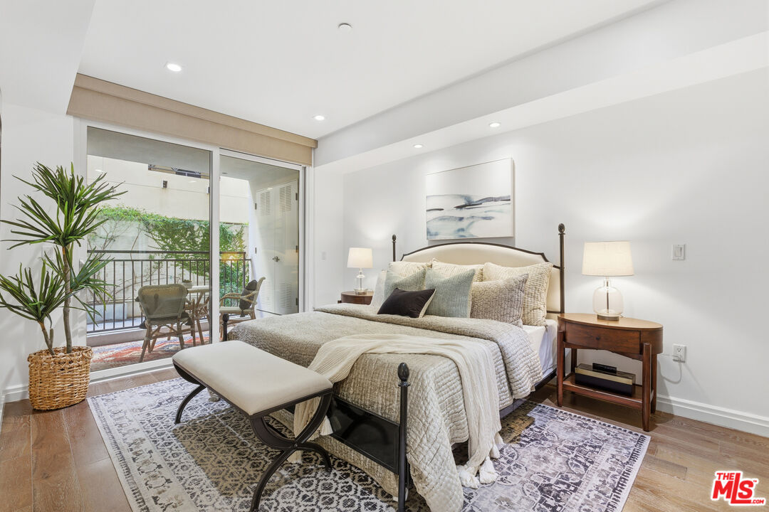 441 S Barrington Ave Unit: 105