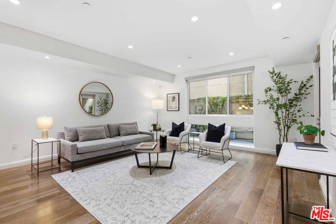 441 S Barrington Ave Unit: 105