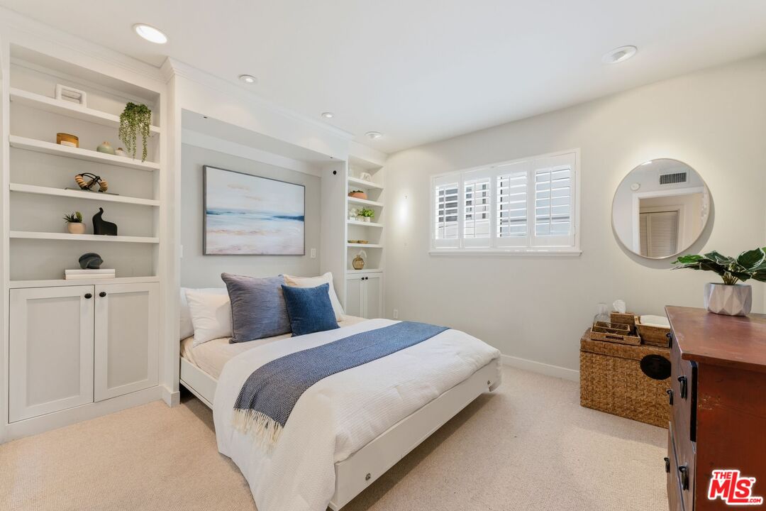 821 14th St Unit: 1