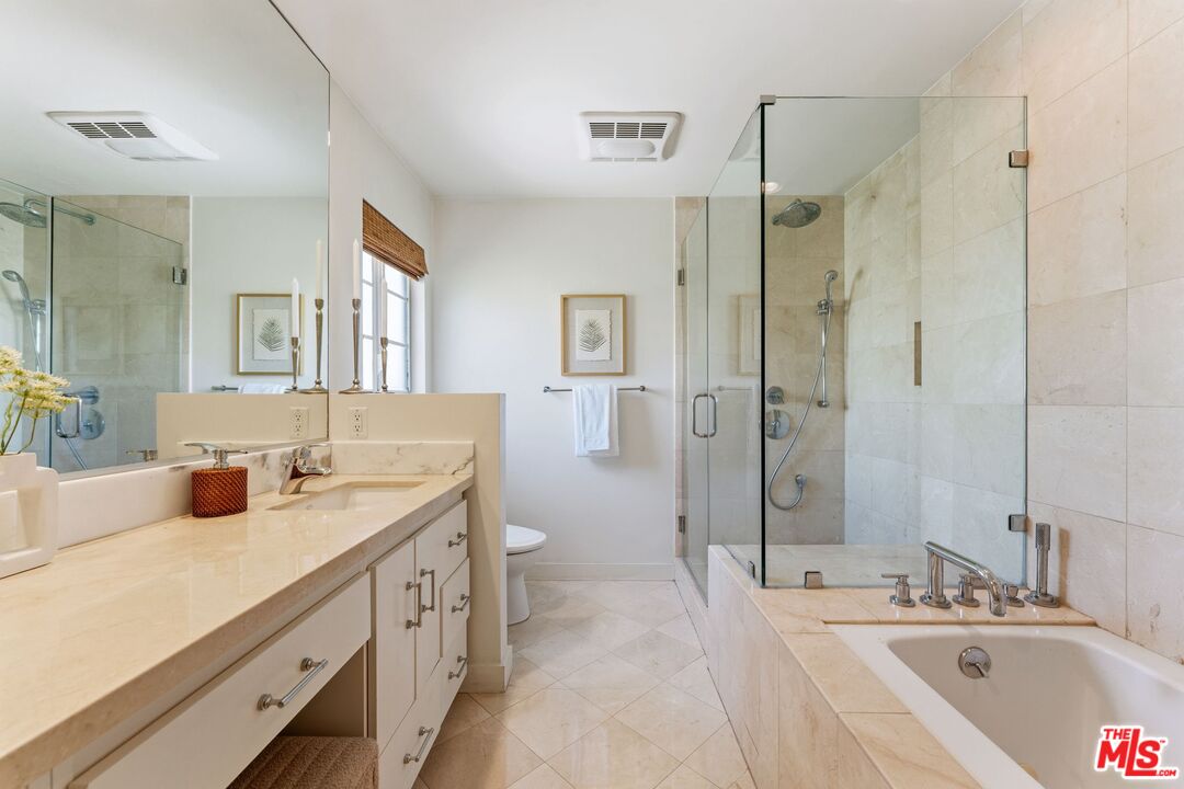 821 14th St Unit: 1