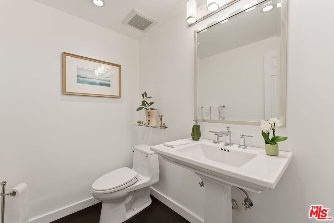 821 14th St Unit: 1