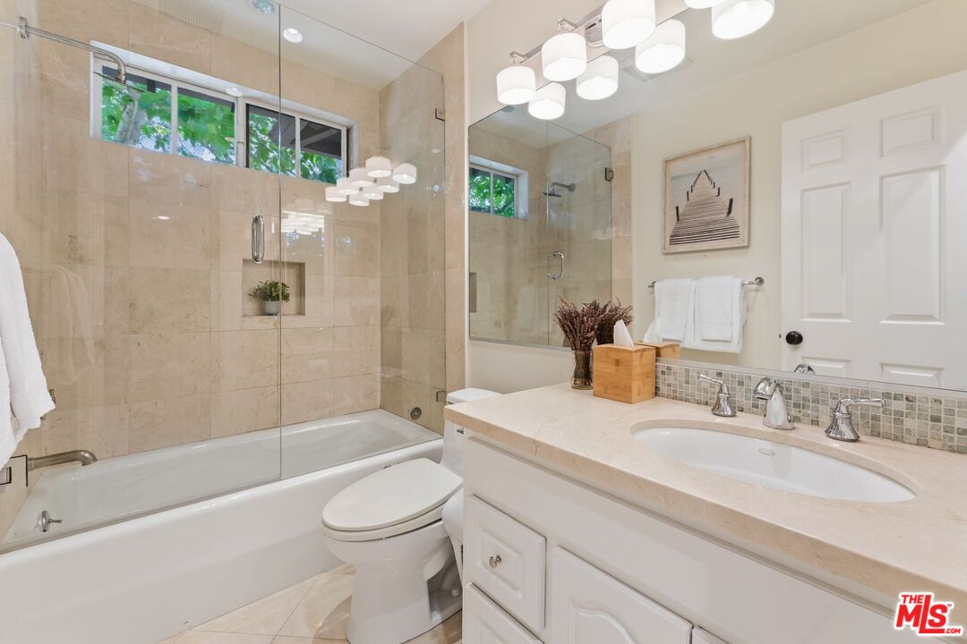 821 14th St Unit: 1