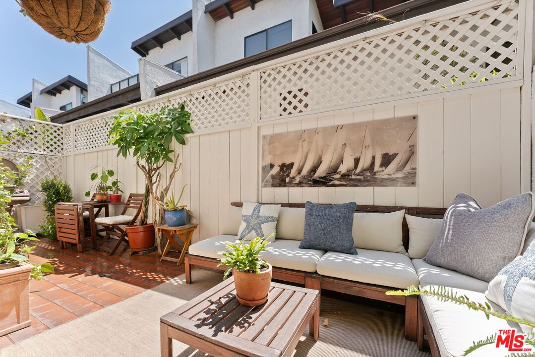 821 14th St Unit: 1