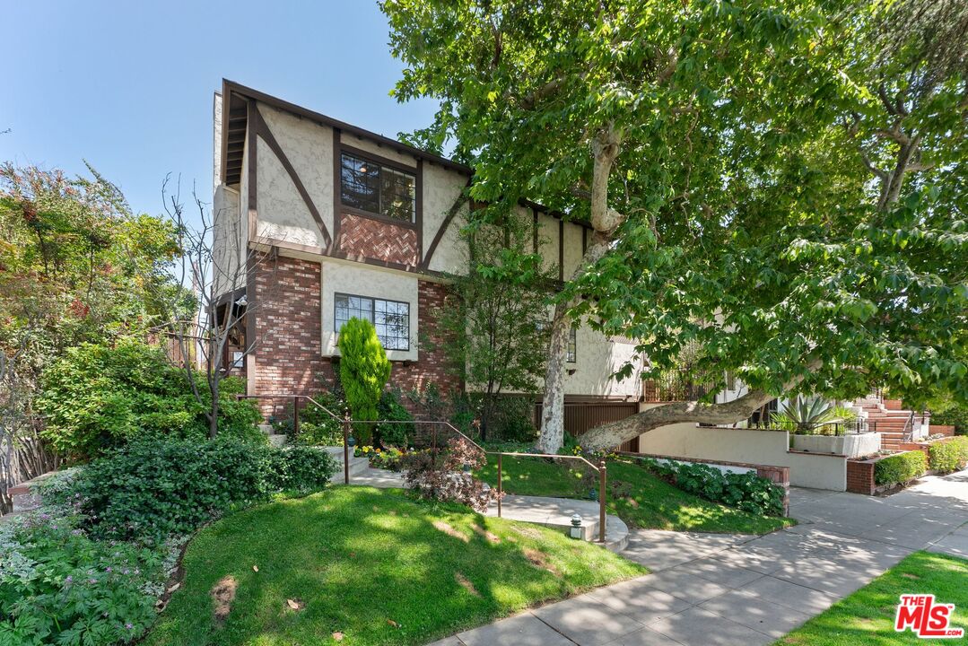 821 14th St Unit: 1