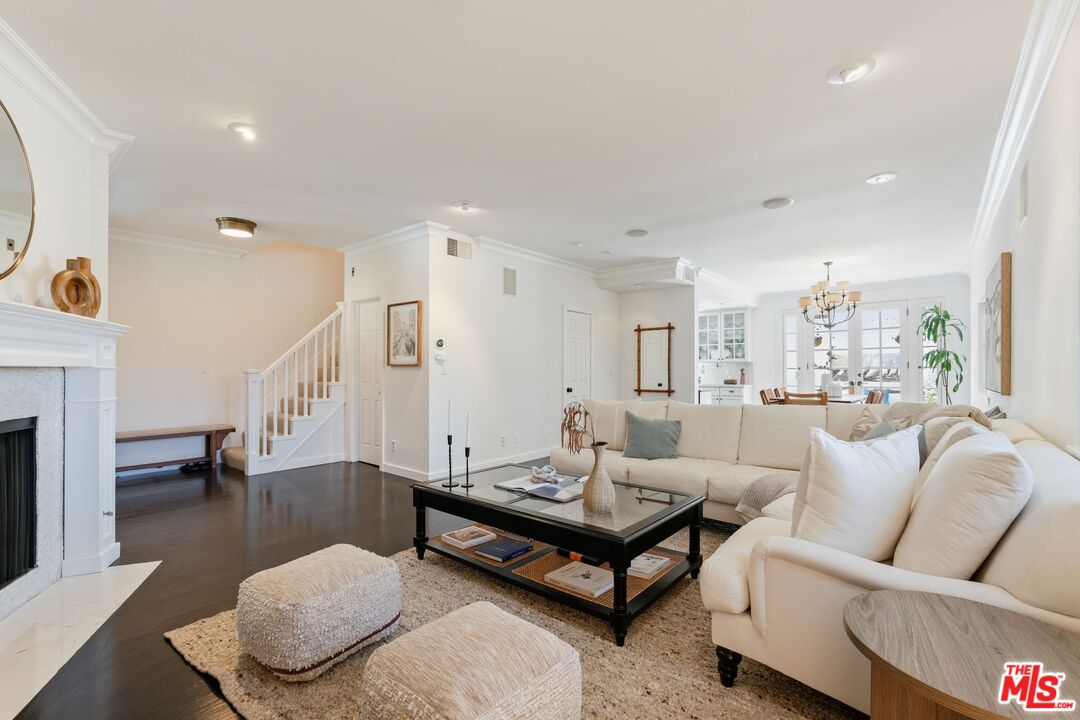 821 14th St Unit: 1
