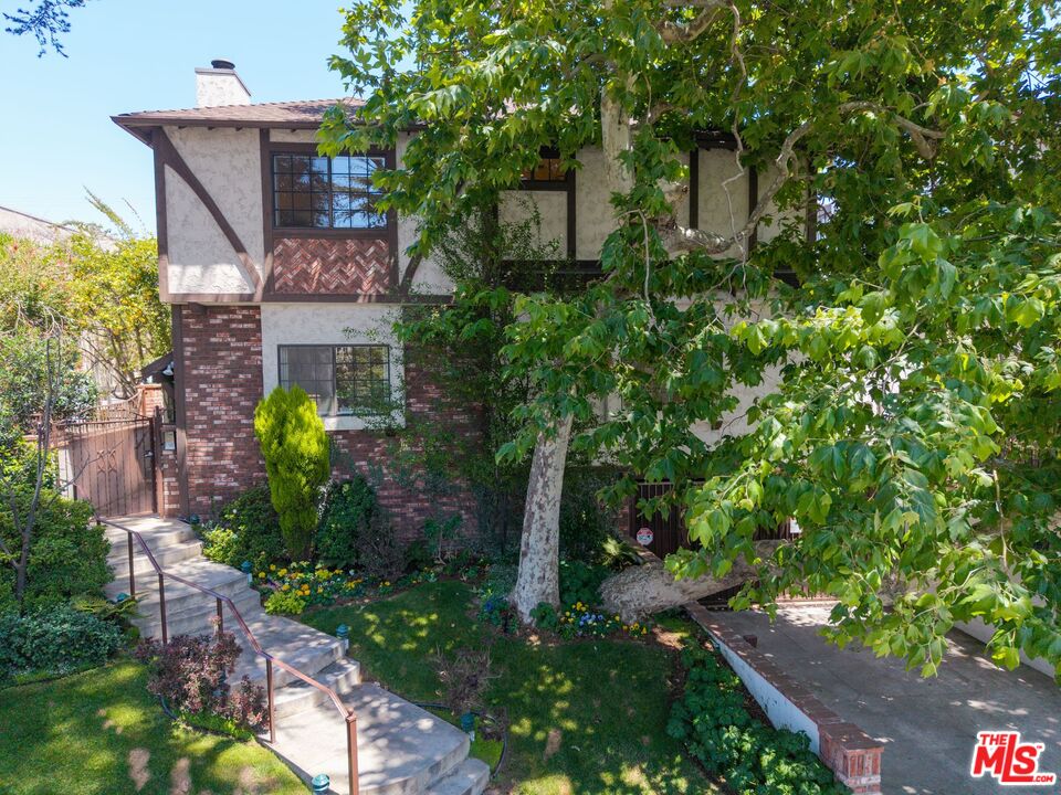 821 14th St Unit: 1