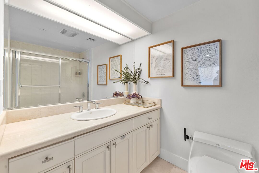 11842 Darlington Ave Unit: 201