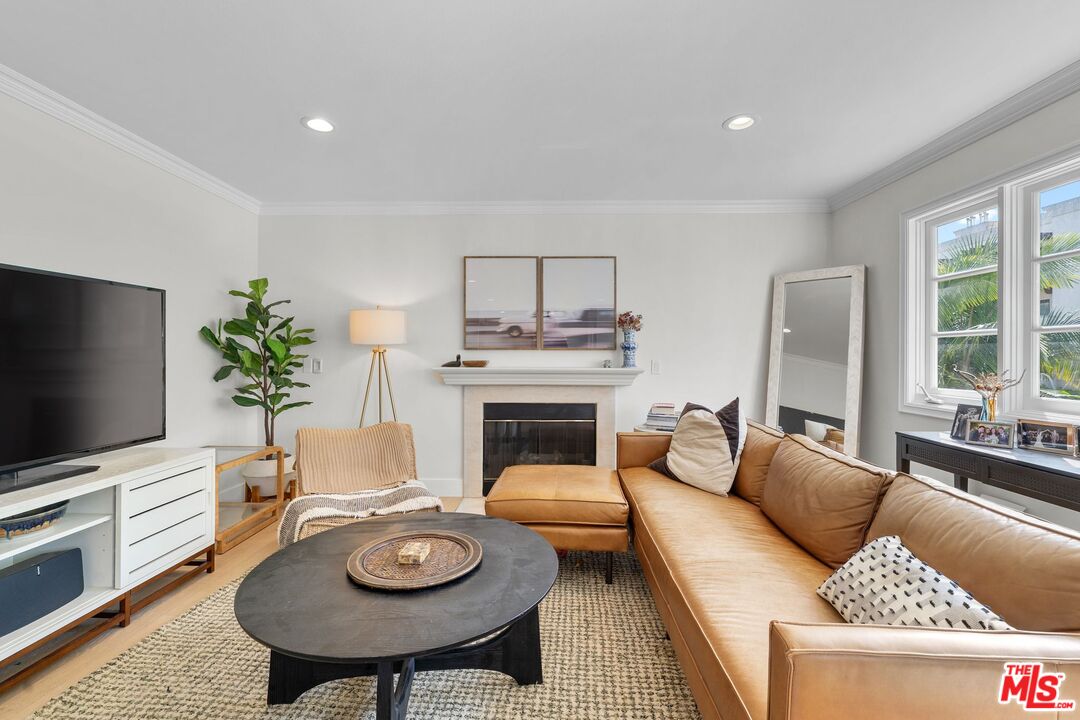 11842 Darlington Ave Unit: 201