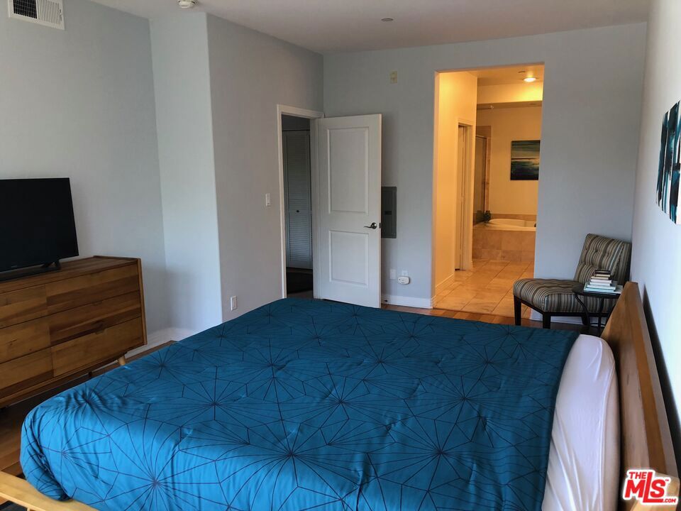 7100 Playa Vista Drive 103
