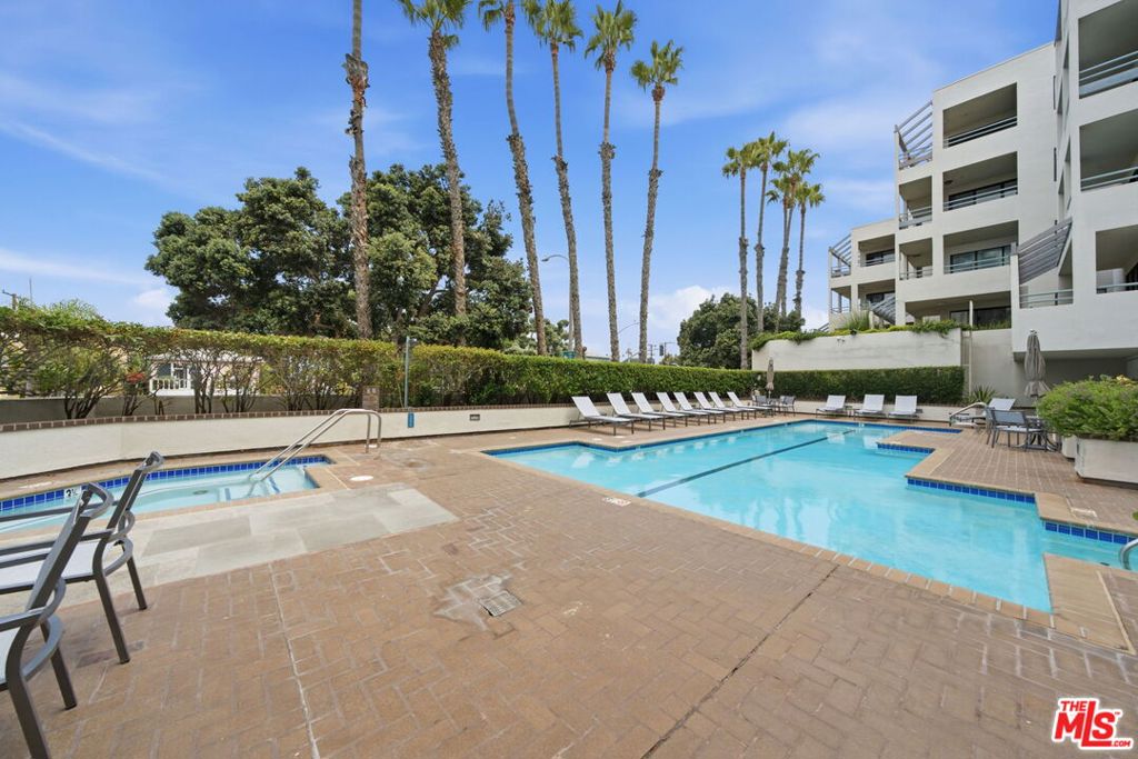 122 Ocean Park Boulevard 507