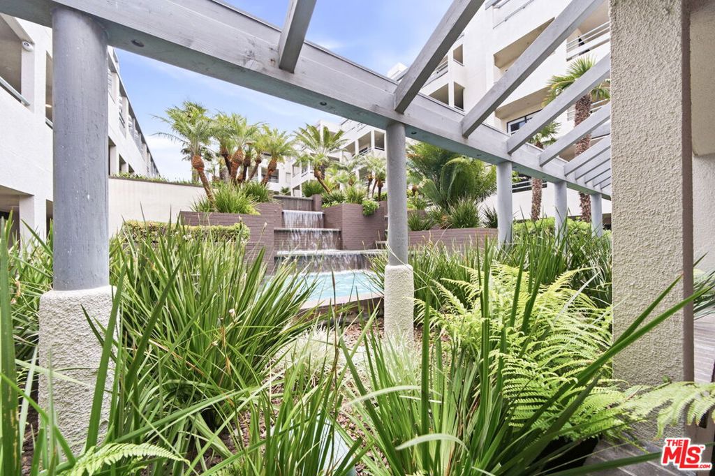 122 Ocean Park Boulevard 507