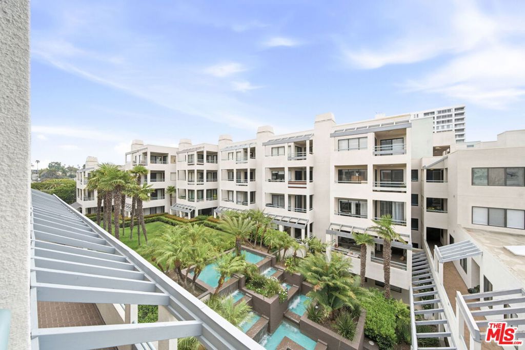 122 Ocean Park Boulevard 507