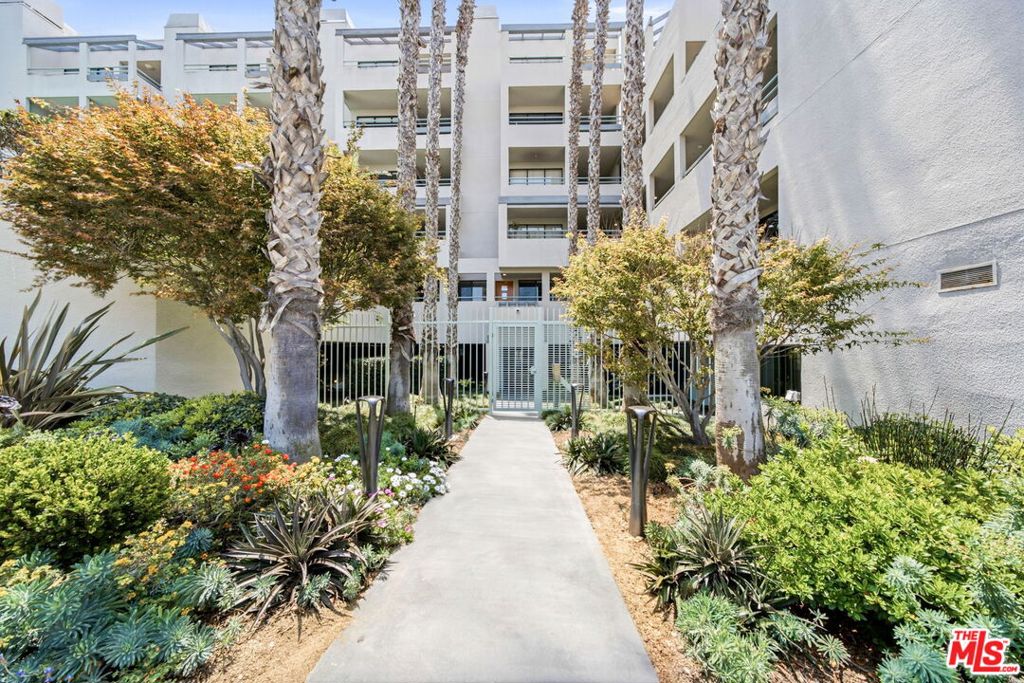 122 Ocean Park Boulevard 507