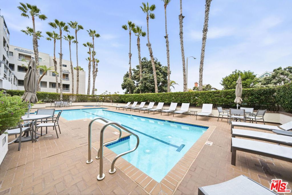 122 Ocean Park Boulevard 507