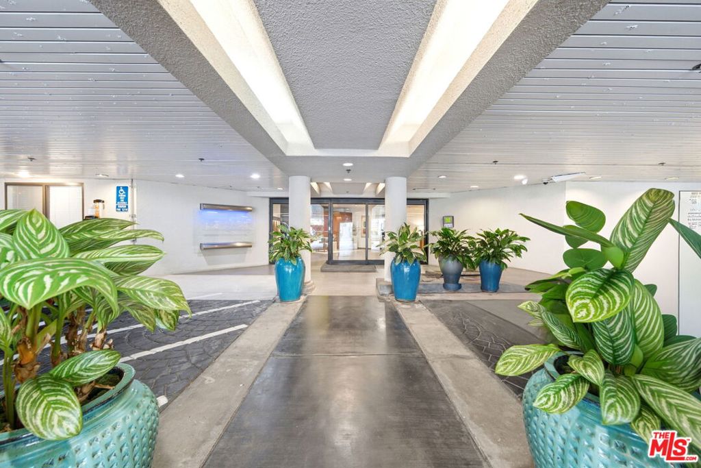 122 Ocean Park Boulevard 507