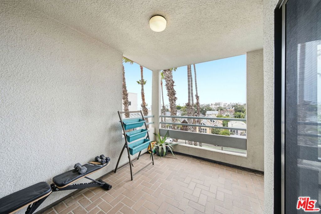 122 Ocean Park Boulevard 507