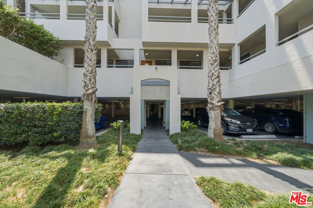 122 Ocean Park Boulevard 507