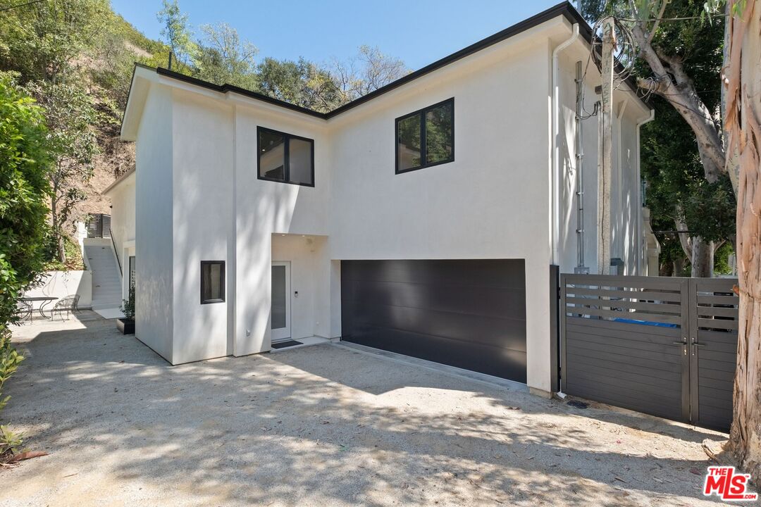 1712 N Beverly Glen Blvd