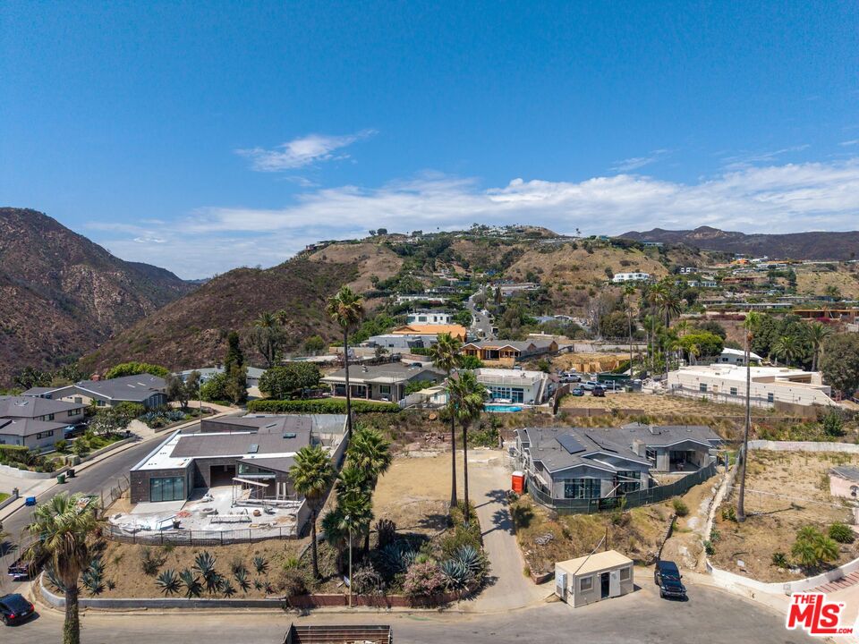 16915 Enchanted Pl