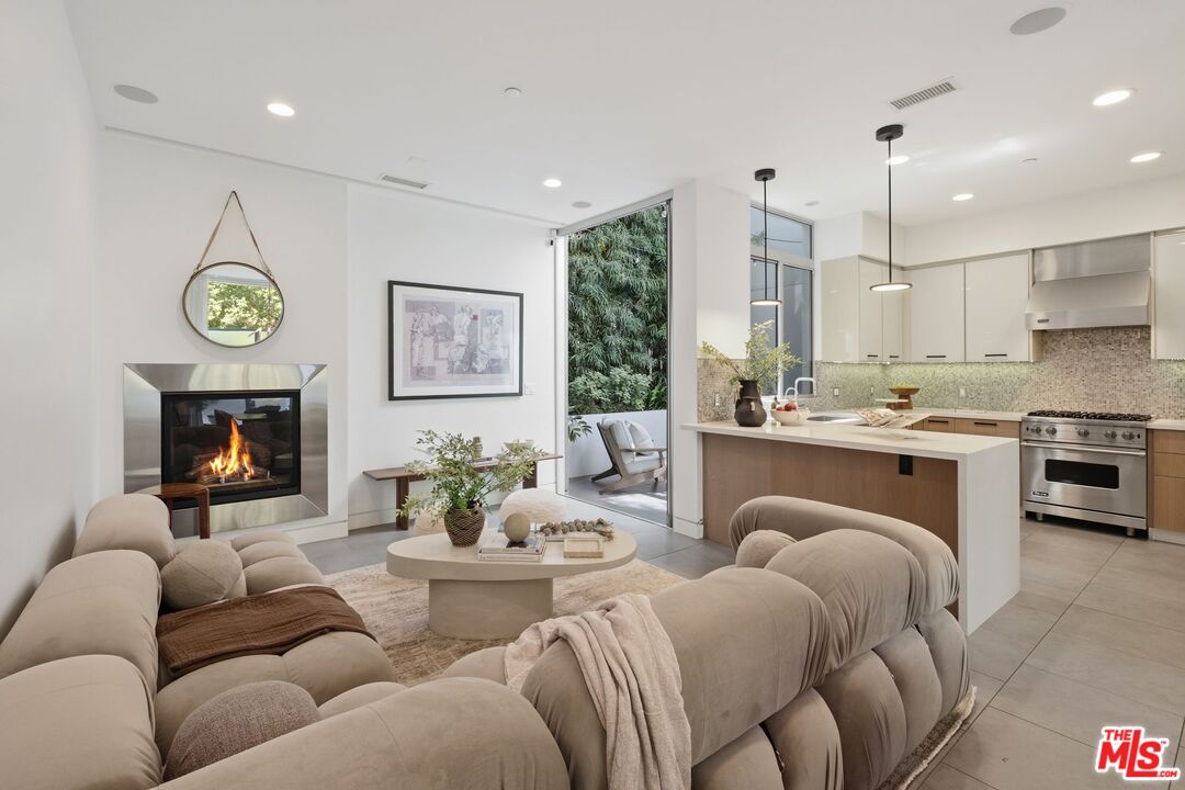 853 21st St Unit: 104