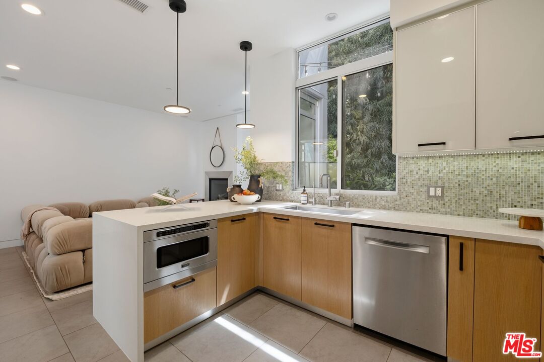 853 21st St Unit: 104