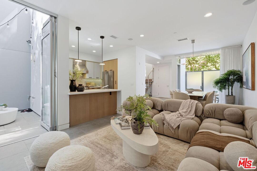 853 21st St Unit: 104