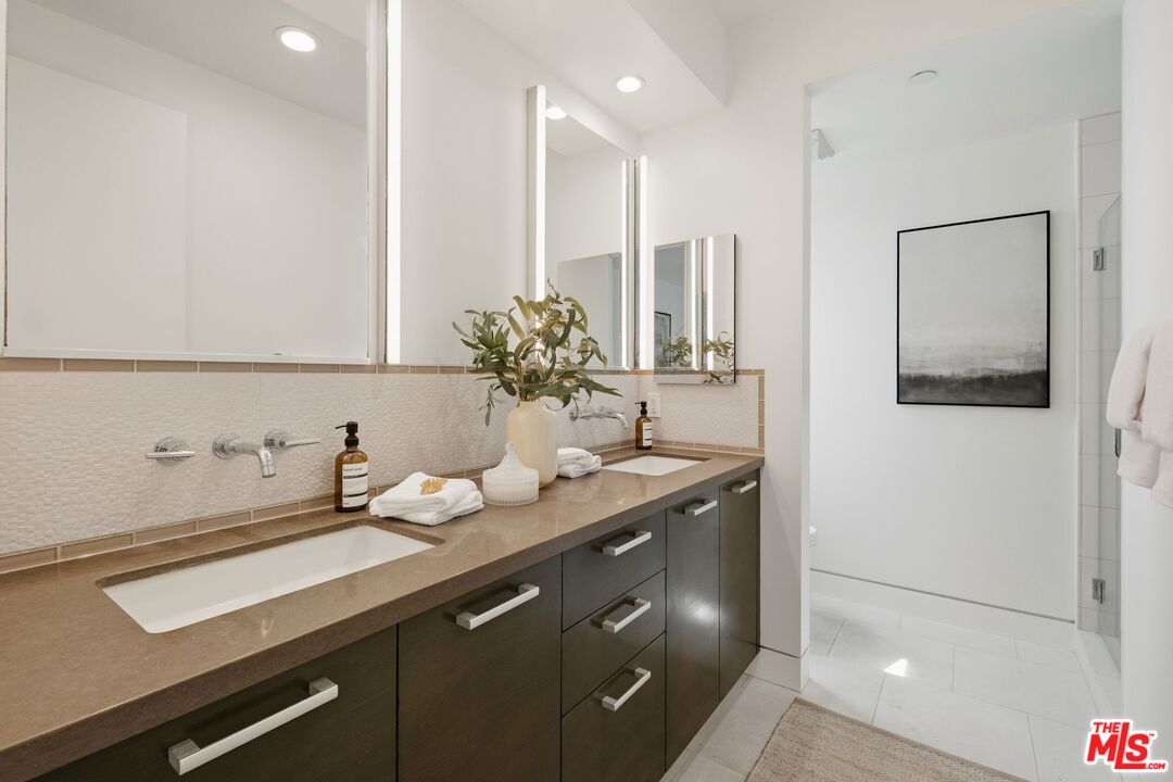 853 21st St Unit: 104