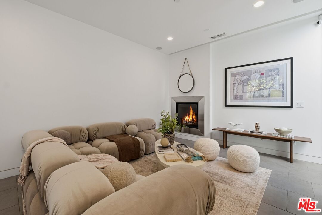 853 21st St Unit: 104