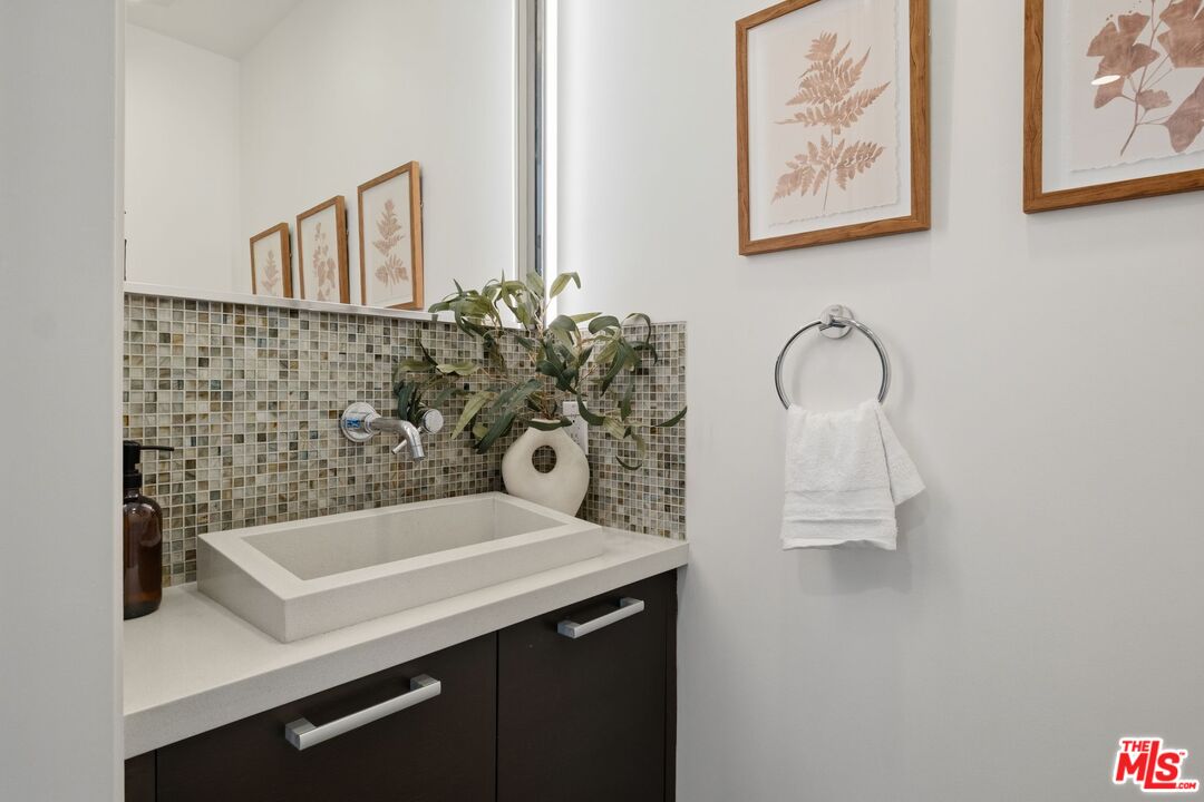 853 21st St Unit: 104