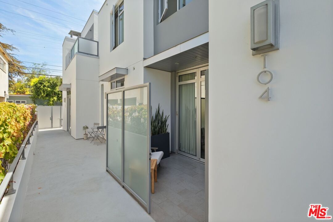 853 21st St Unit: 104