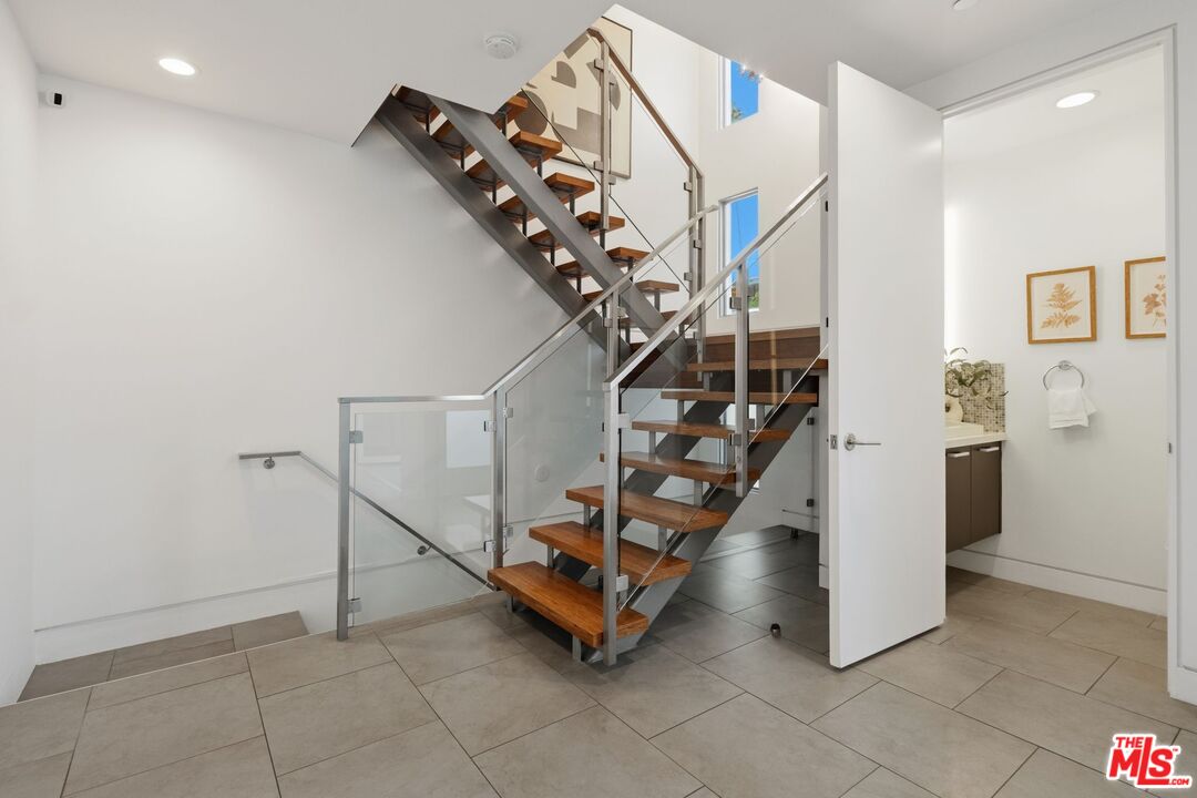 853 21st St Unit: 104