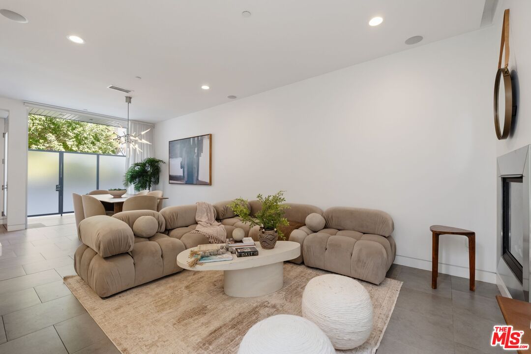 853 21st St Unit: 104