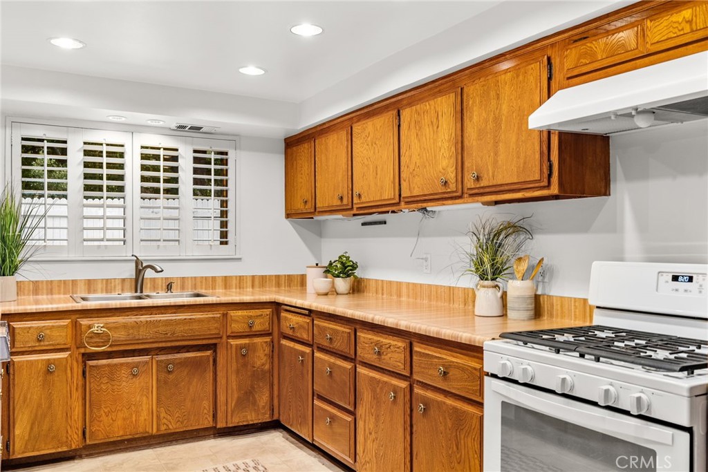 2325 Broadview Avenue