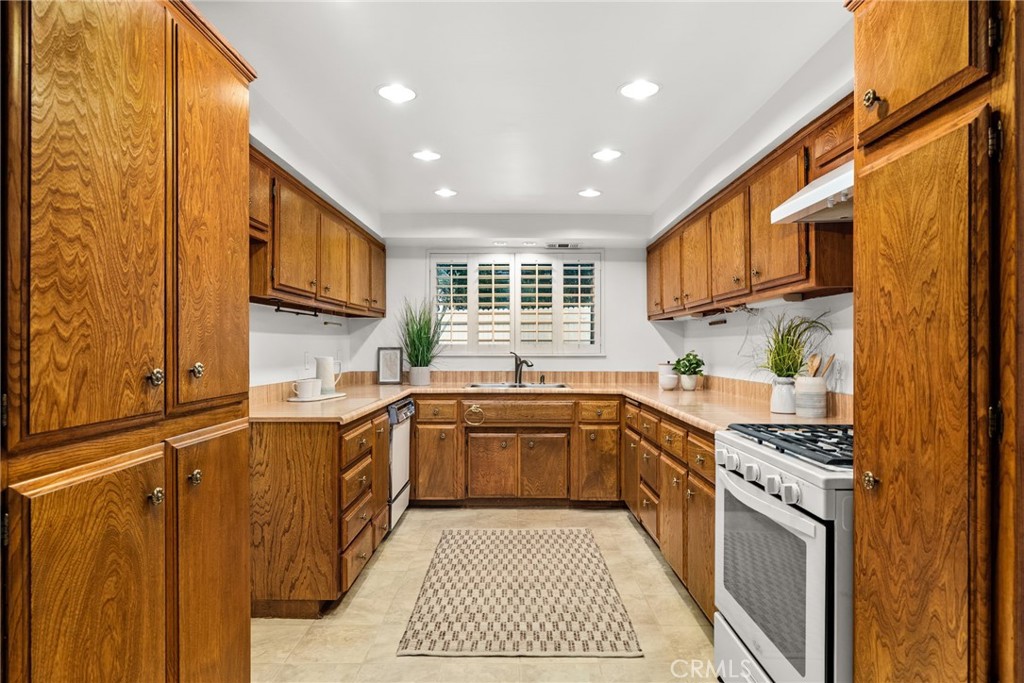 2325 Broadview Avenue