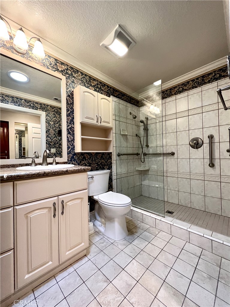 888 W Highpoint Drive