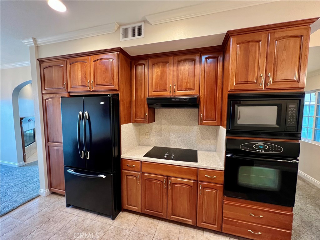 888 W Highpoint Drive