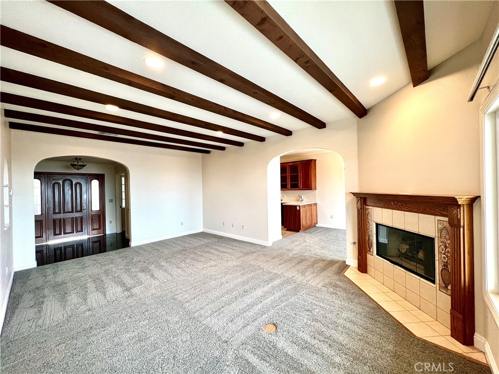 888 W Highpoint Drive