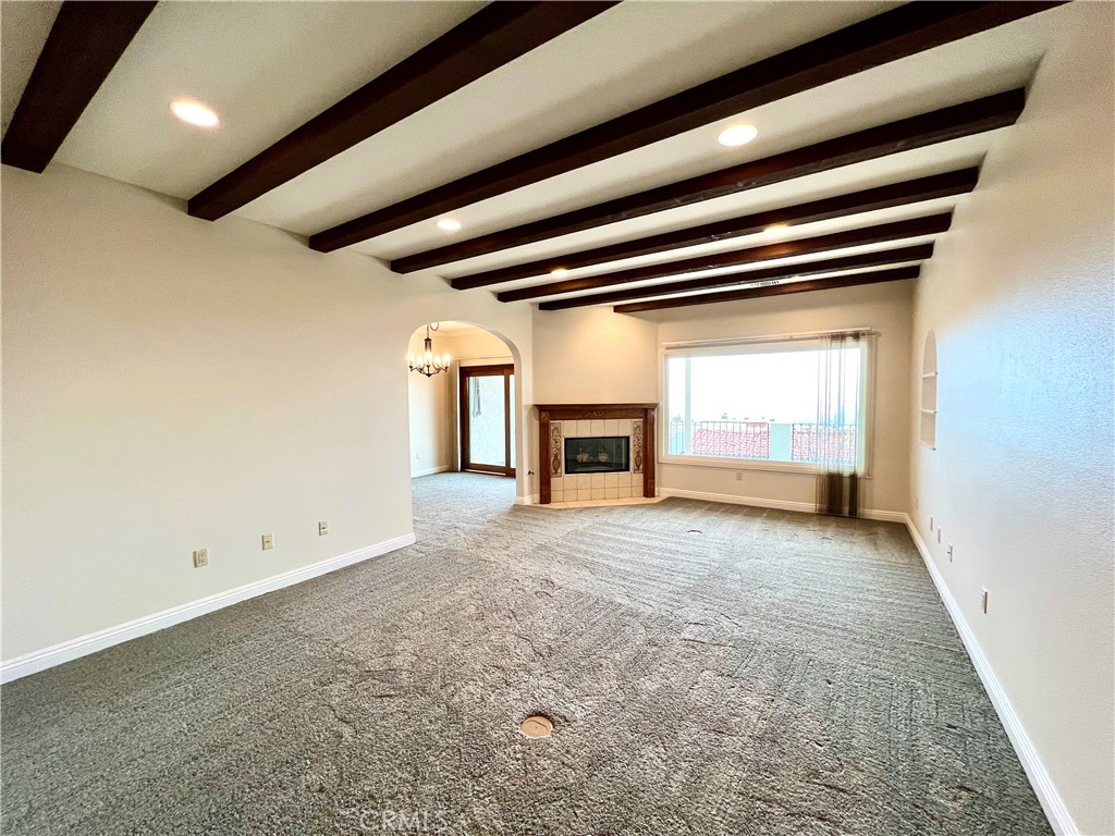 888 W Highpoint Drive