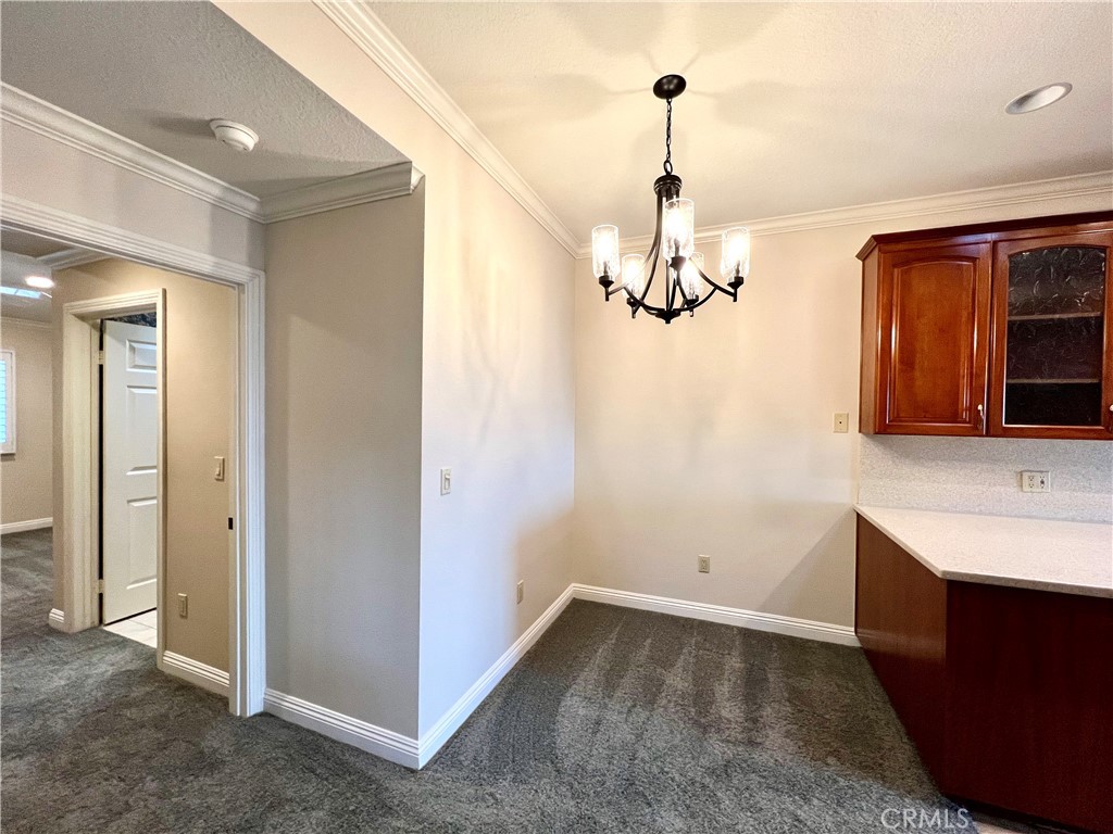 888 W Highpoint Drive